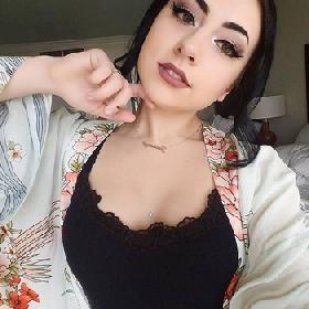 Ben een geile ondeugende chick en ga graag uit de kleren