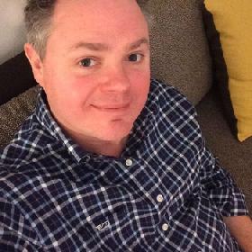 Wie wil er een club bezoeken met mij