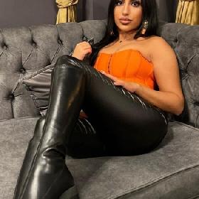 Wil jij onder mijn truitje spieken?