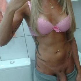 Is er nou niemand die een shemale durft te verwennen?