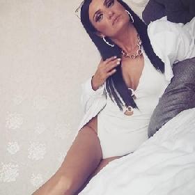 Happig kutje op zoek naar een fijne pik!