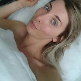 Hete shemale snakt naar pik!