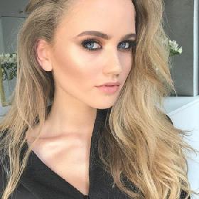 Wie wil met zijn paal me eens goed neuken?