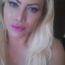 Hou jij van een shemale met een grote dikke pik?