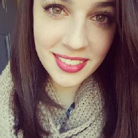 Een hete vrouw zoekt sex, wat doet ze dan?