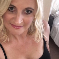 Gezellige huisvrouw zoekt date