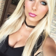 Blond en geil, help jij mij?