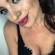 Brunette die heel veel zin heeft