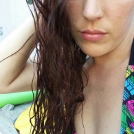 Weet jij van aanpakken met deze vurige brunette?