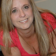 Deze sexy blonde meid is ontzettend geil