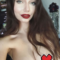 Weet jij van aanpakken met deze vurige brunette?