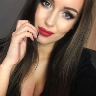 Weet jij van aanpakken met deze vurige brunette?
