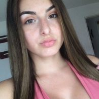 Super geile brunette wacht op jouw