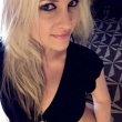 Deze sexy blonde meid is ontzettend geil