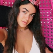 Weet jij van aanpakken met deze vurige brunette?
