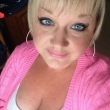 Deze sexy blonde meid is ontzettend geil