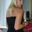 Deze sexy blonde meid is ontzettend geil