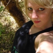 Deze sexy blonde meid is ontzettend geil